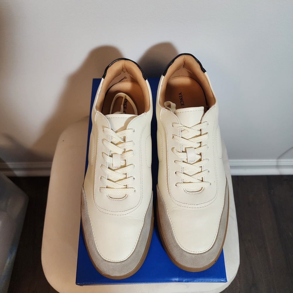 Vince Men’s Cream and Tan Leather Sneakers